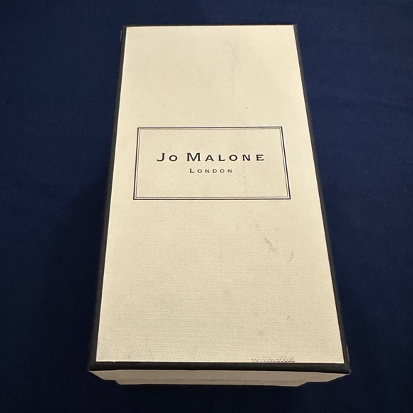 Jo Malone London Hand Cream Geranium And Walnut 1.7 fl oz/50mL In Box - Picture 2 of 10